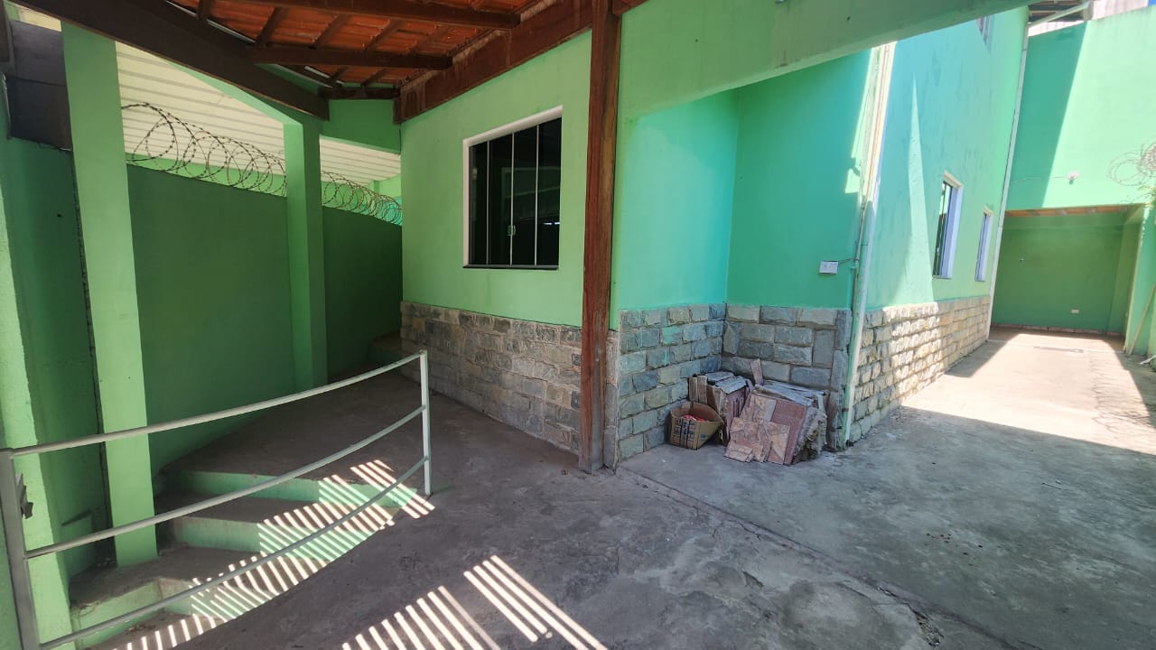 CASA DE 03 QUARTOS NOSSA SENHORA DAS GRAÇAS
